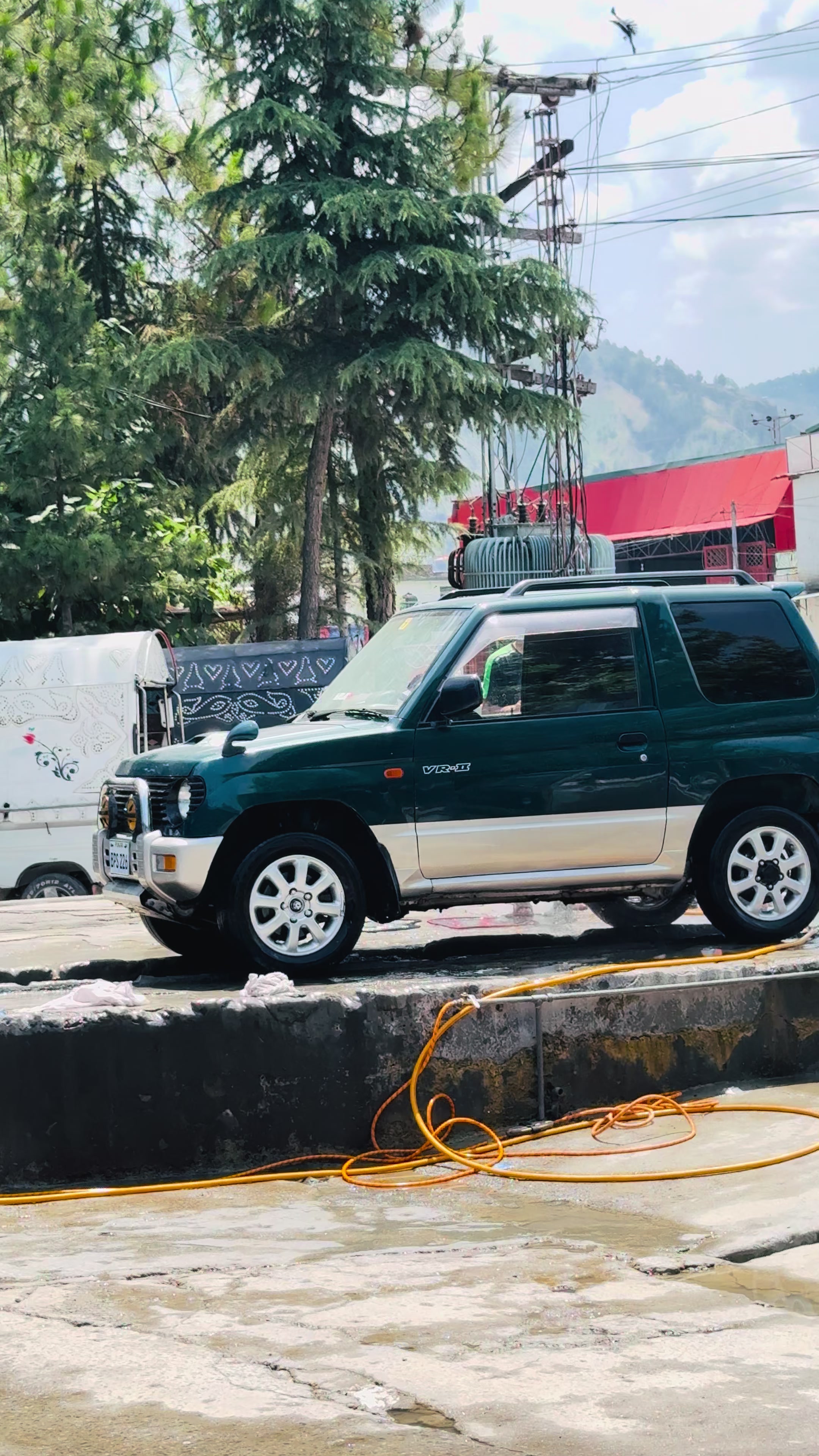 @FourWheels.com