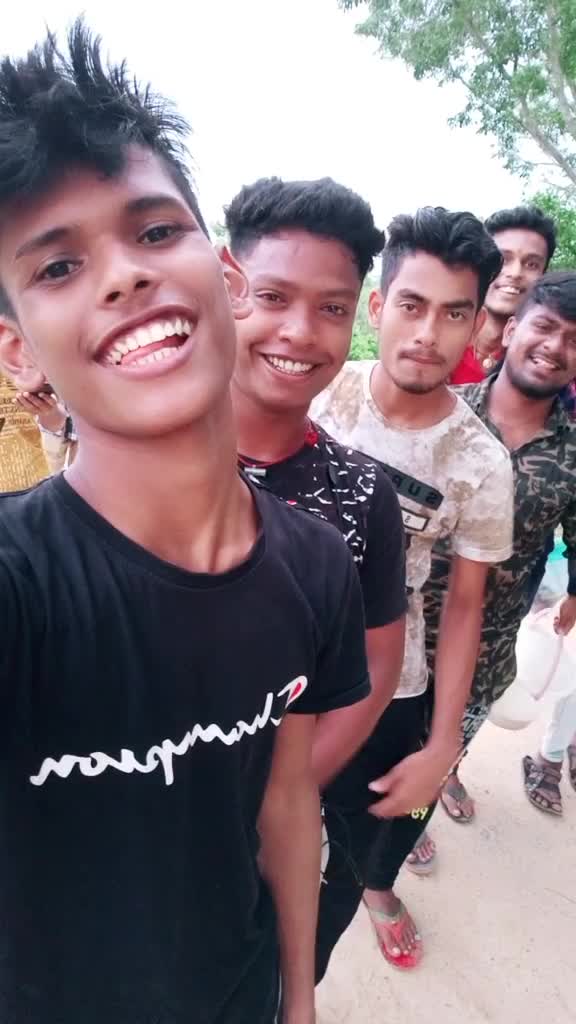 @Nêw🔥TrêñdY_GüY🔥
