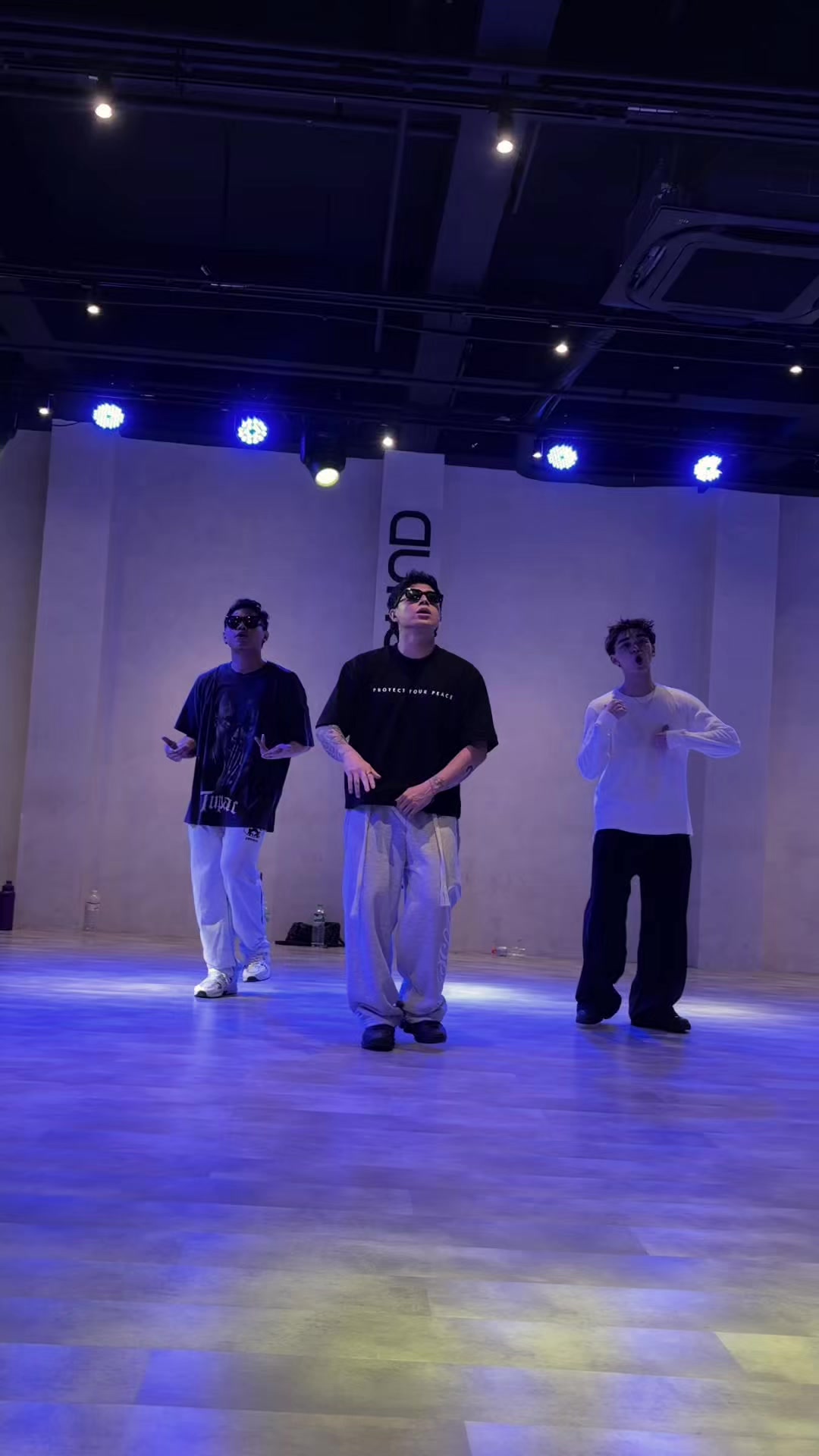 @djloonyo on IG