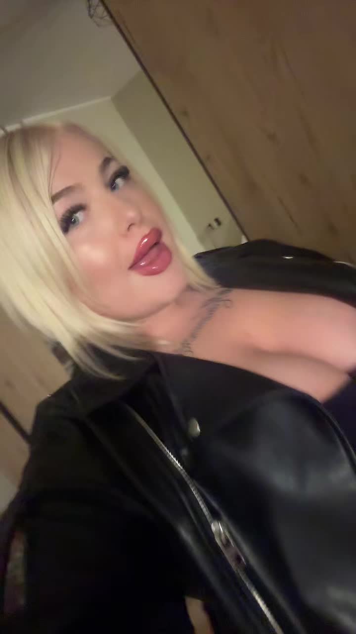 @𝐑🍒
