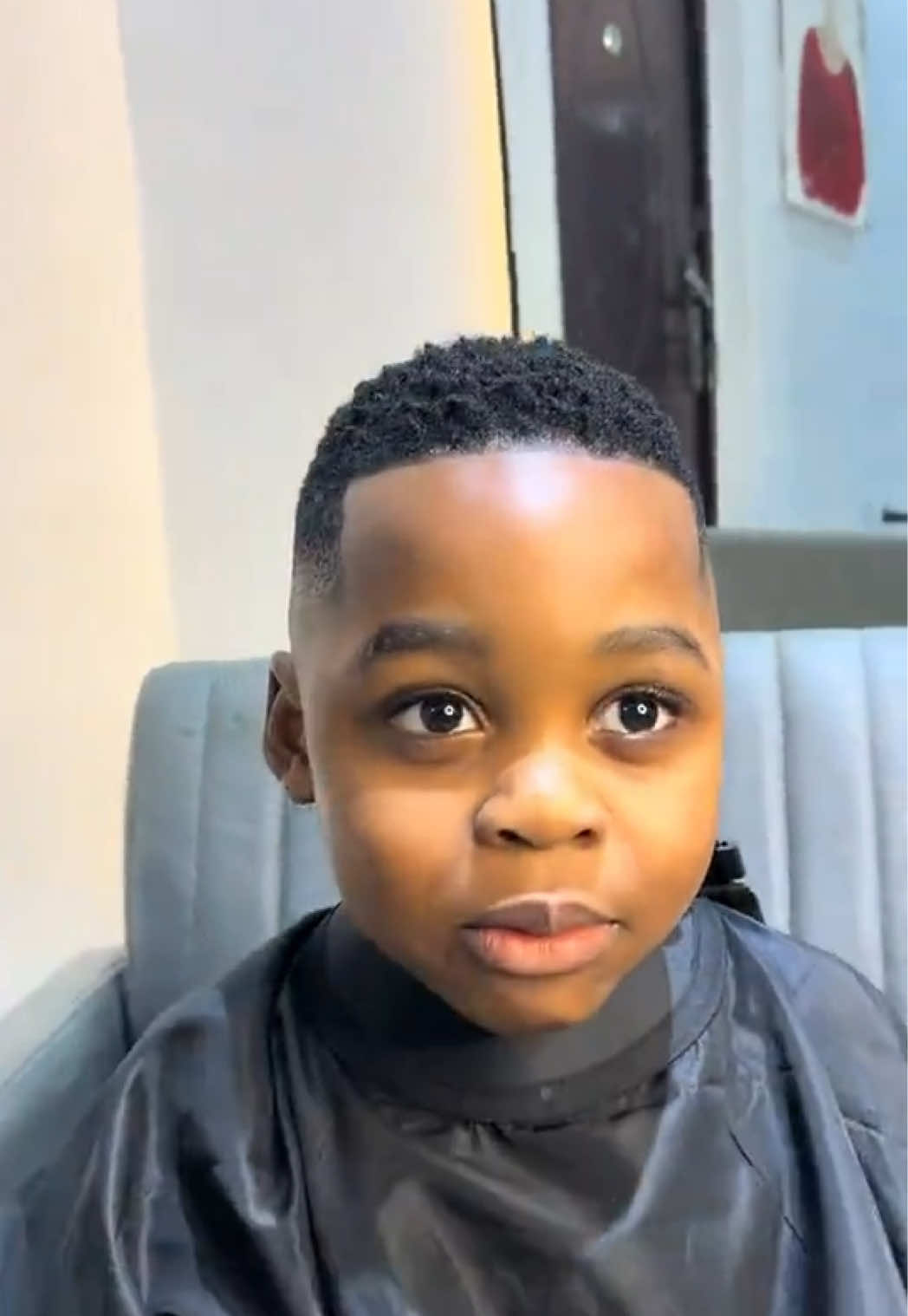 @FEMALE BARBER/LOCTICIAN IN LAG