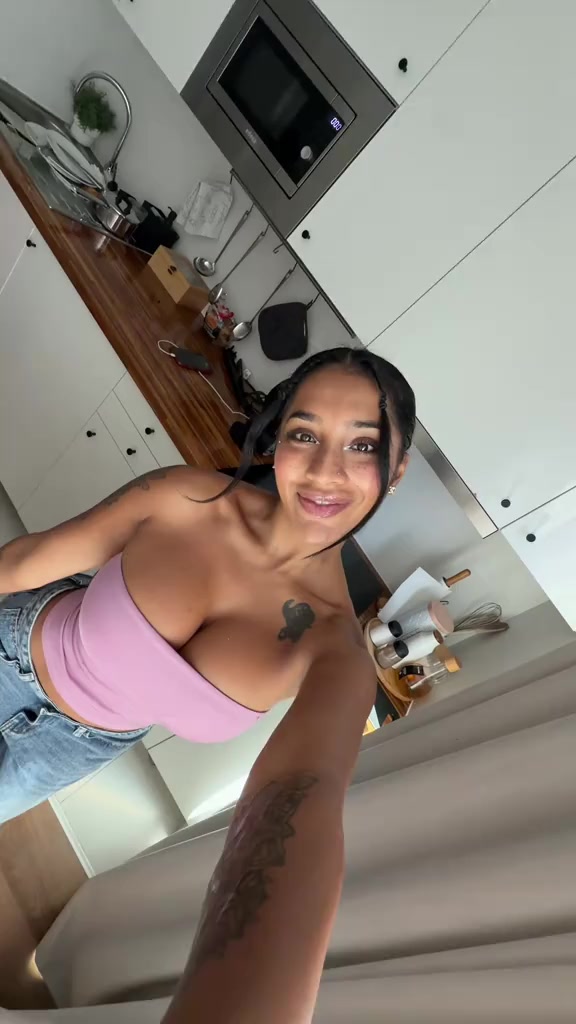 @Yasmina Khan🦋