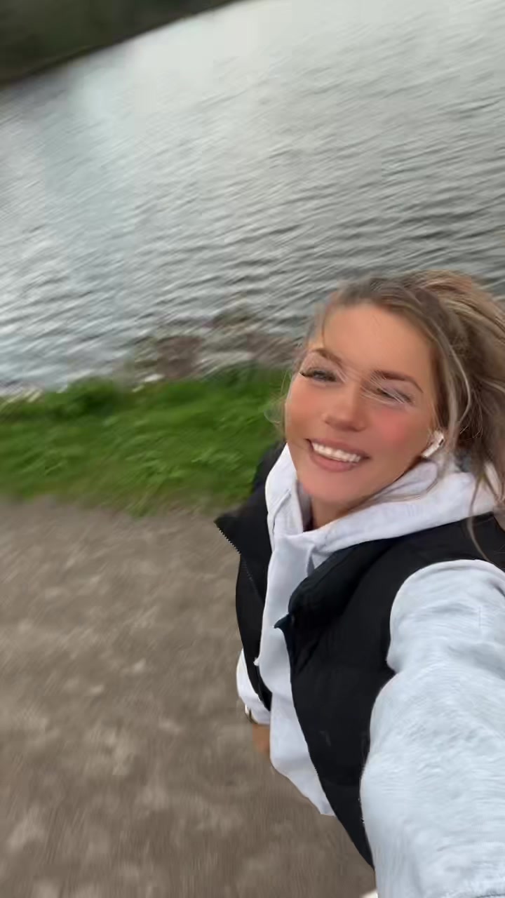 @cryssleb_