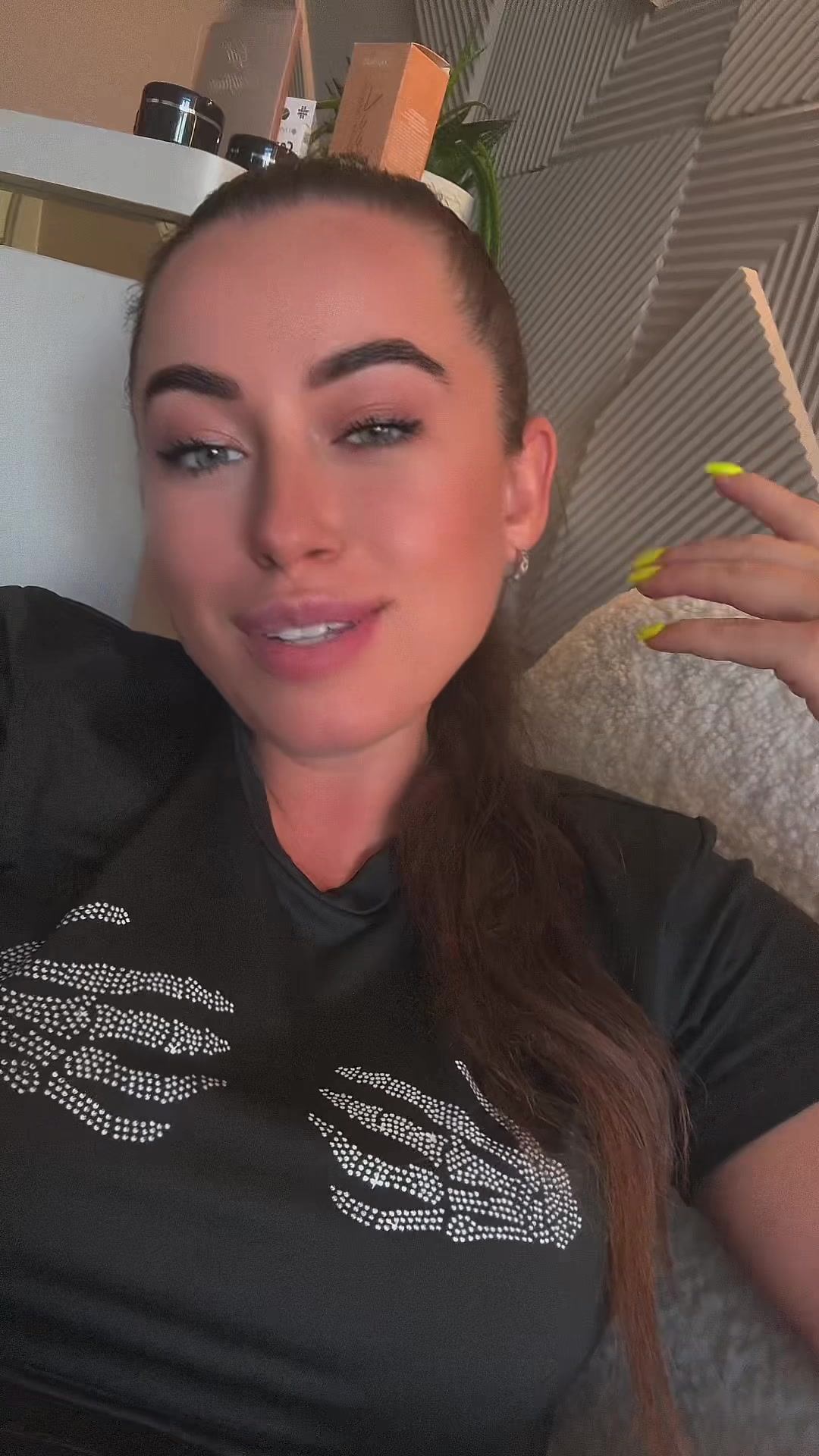 @Аделіна