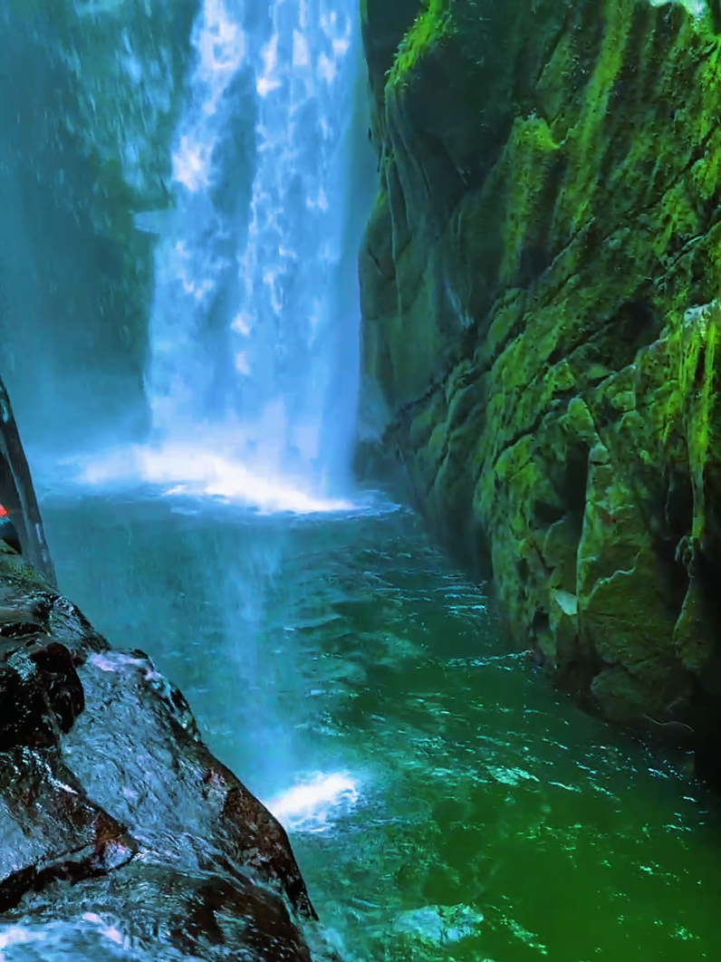 @nomadic.travelers
