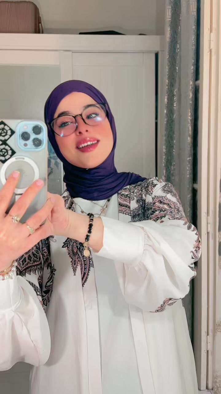 @بثينة شيبان Bouthaina Chibane