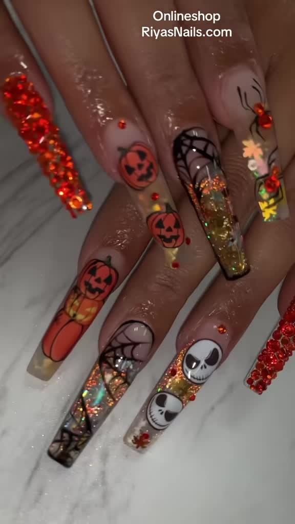 @Riya's Nails