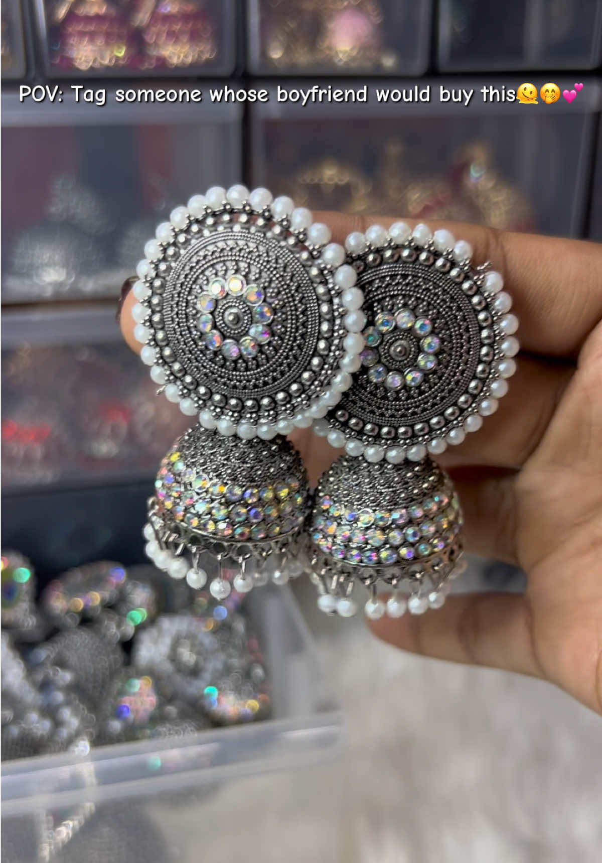 @Jewelsbyshax_