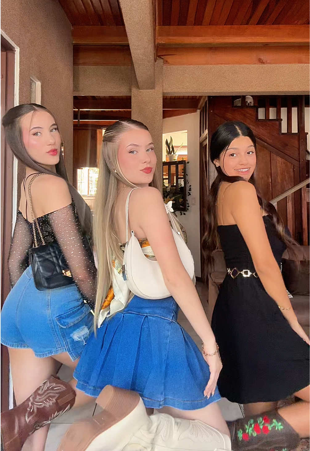 @__nancymora__