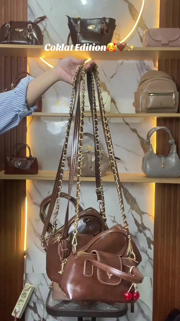 @ArmaVela Bags