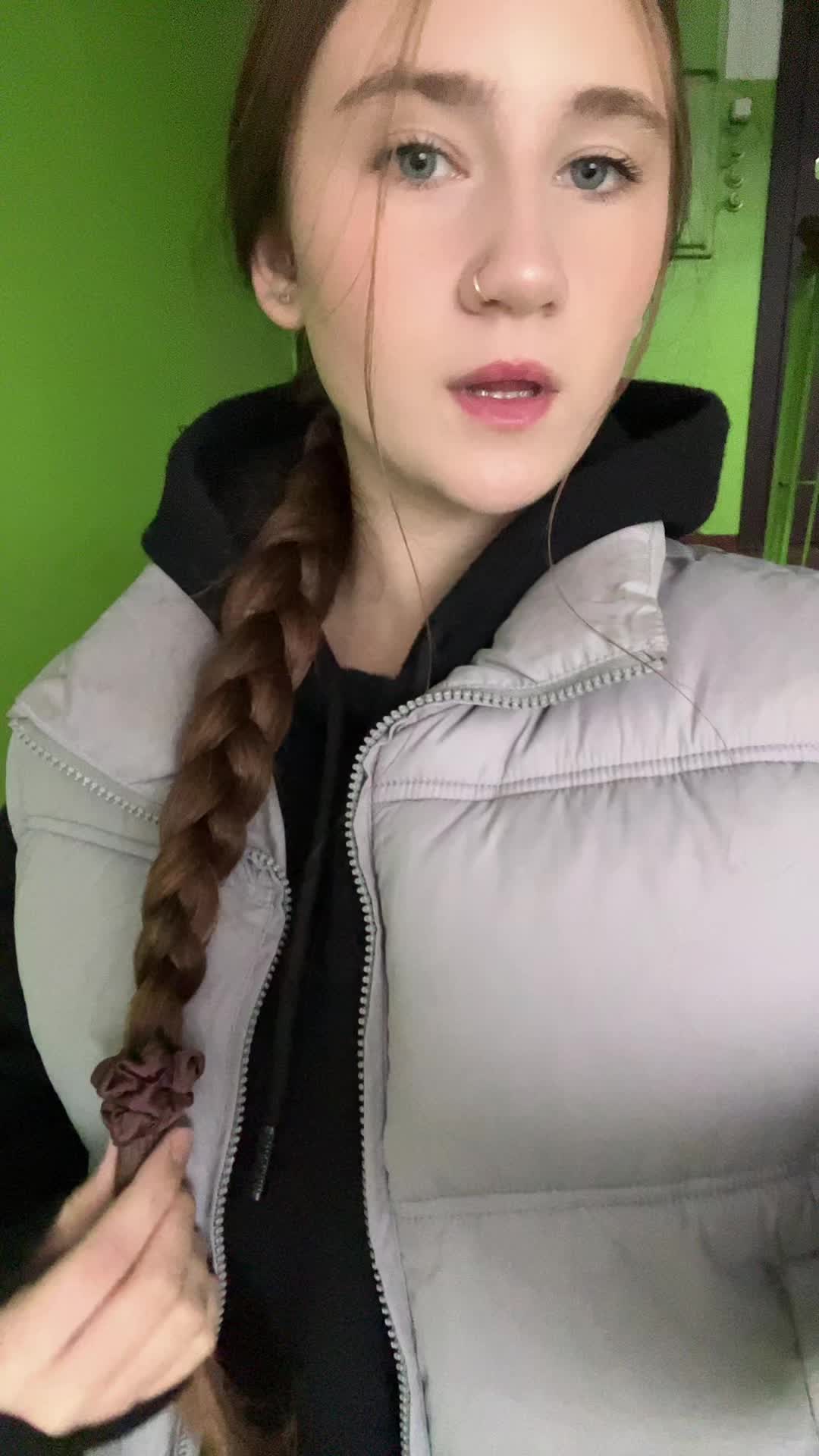 @V$$