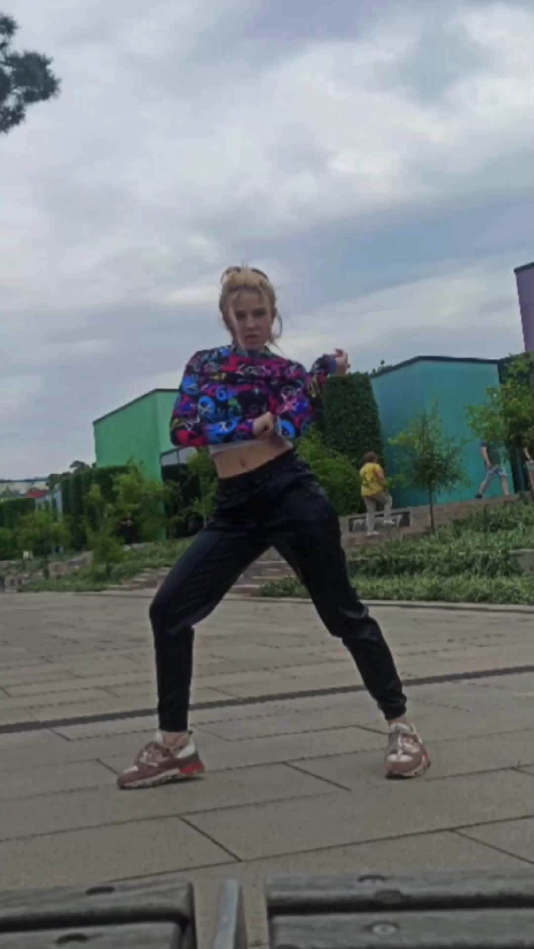 @yaninock