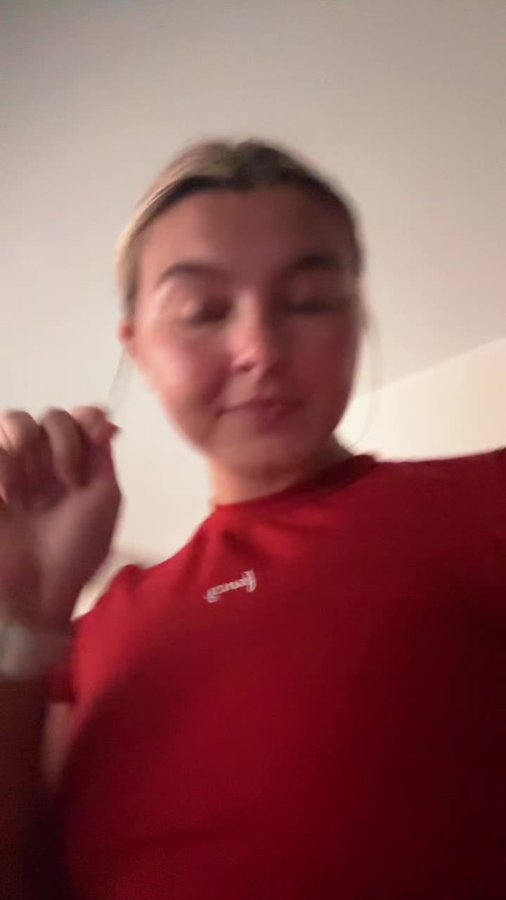 @maddieneumans