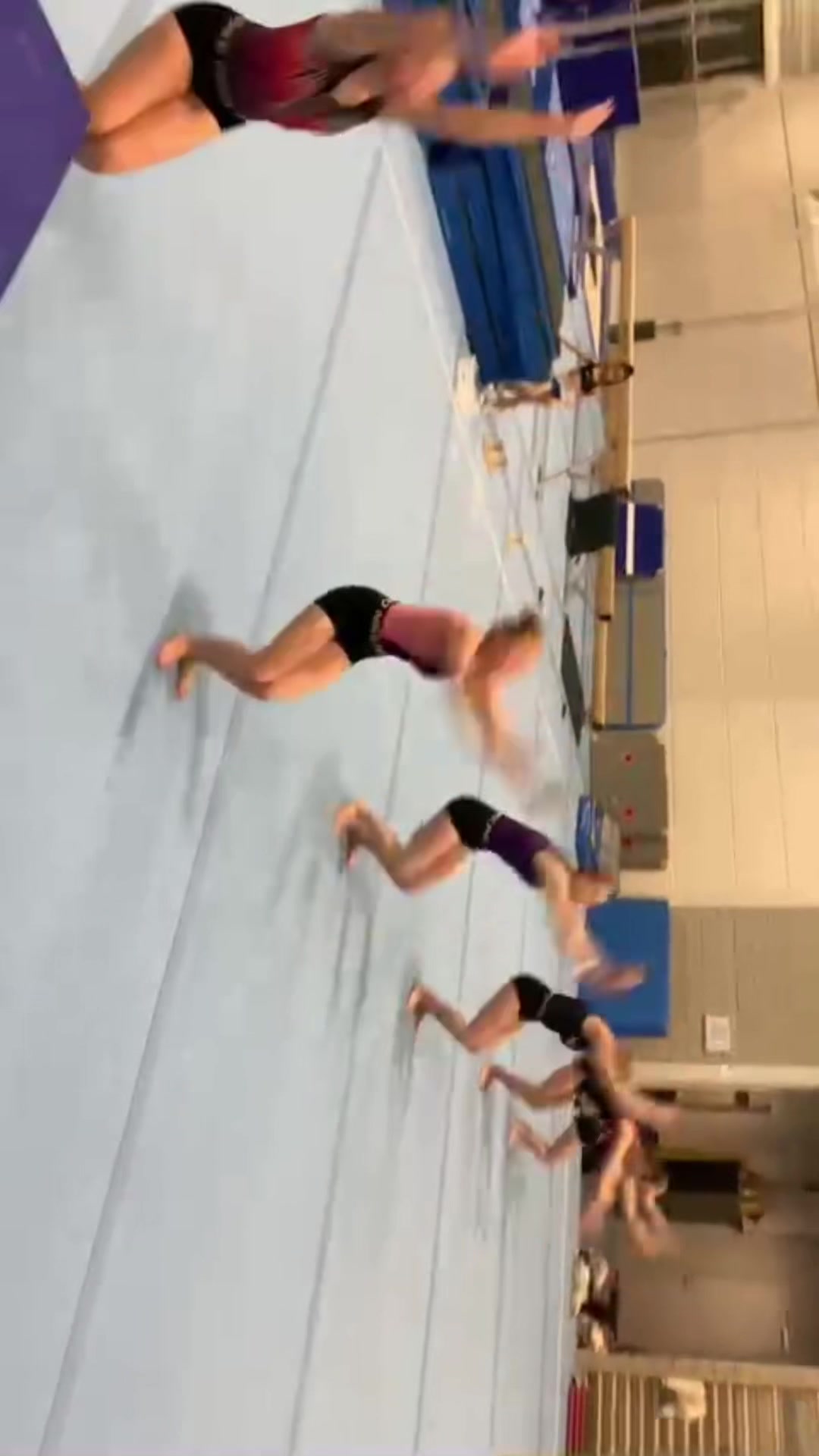 @acro🤸🏼&zwj;♀️