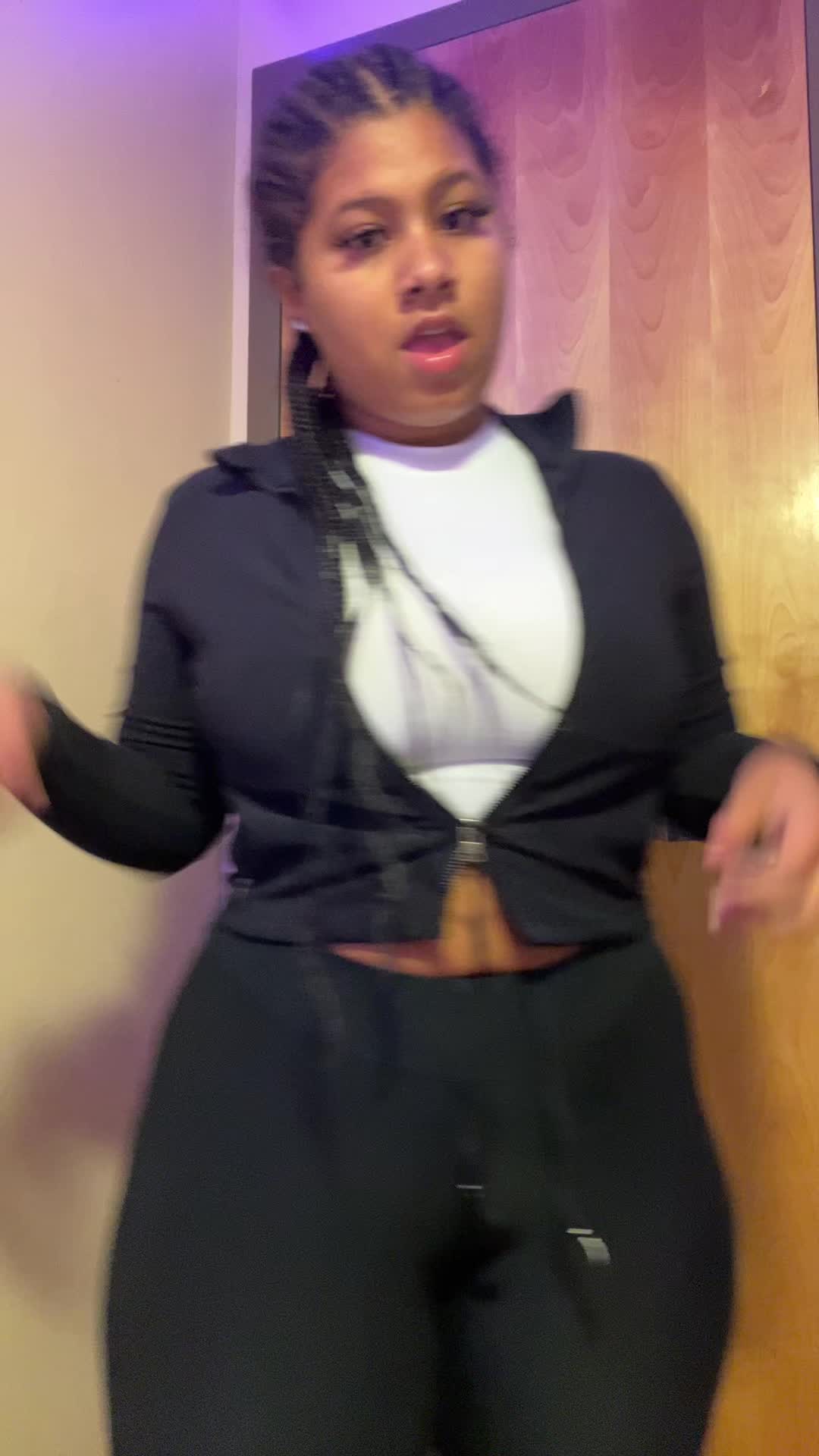 @Hollywoodlaura
