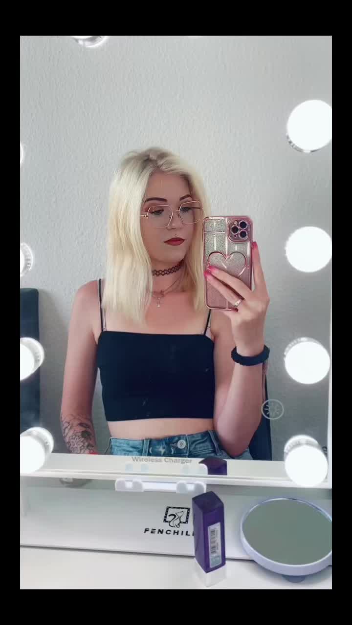 @Celina⚡️🖤