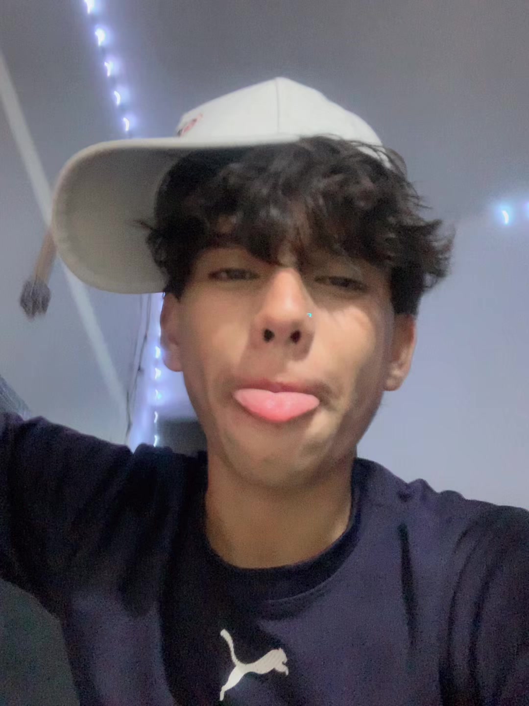@Emaa 🦈