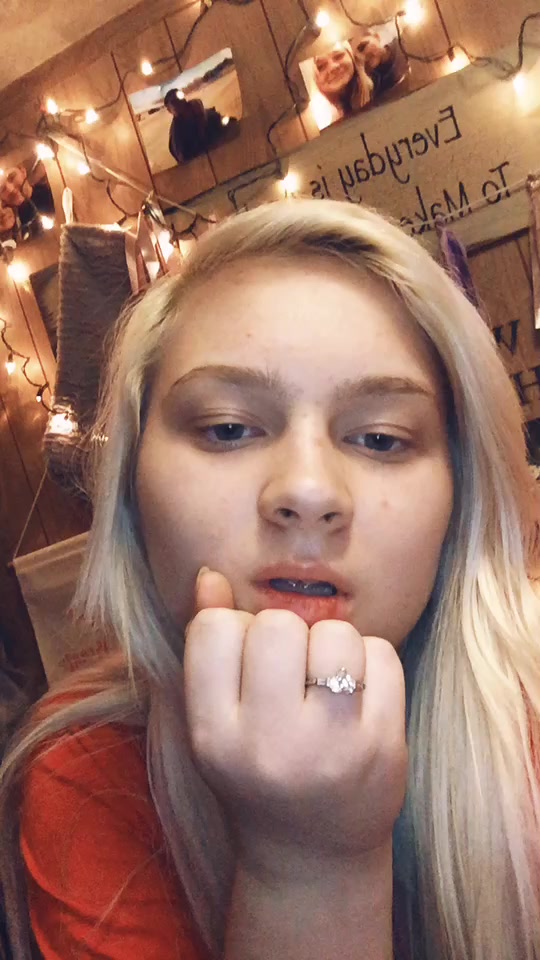 @deѕѕι👑