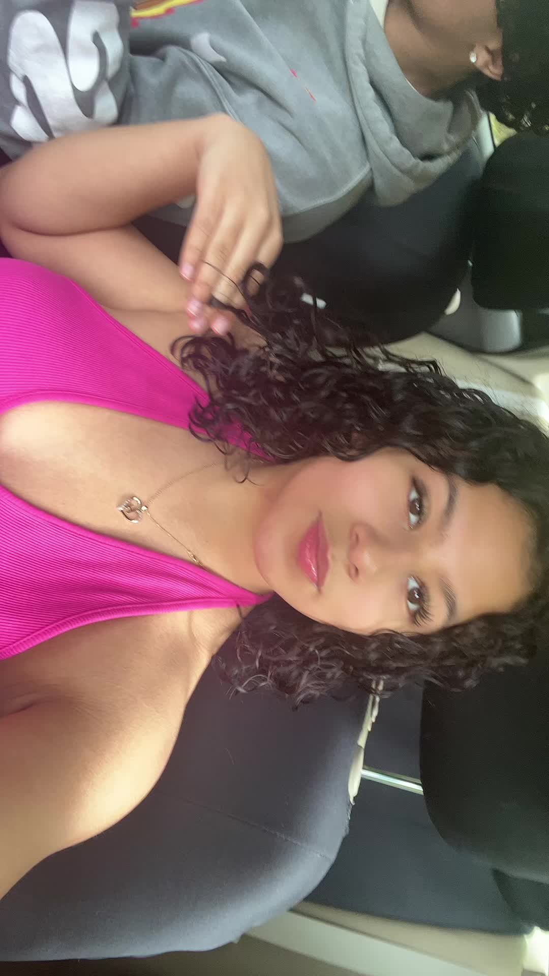 @hollyhennesseystwin