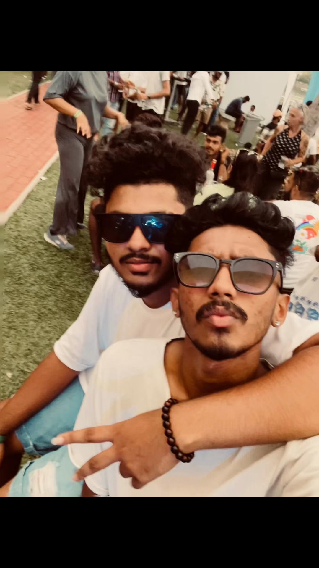 @Thilii 🇱🇰🇫🇷
