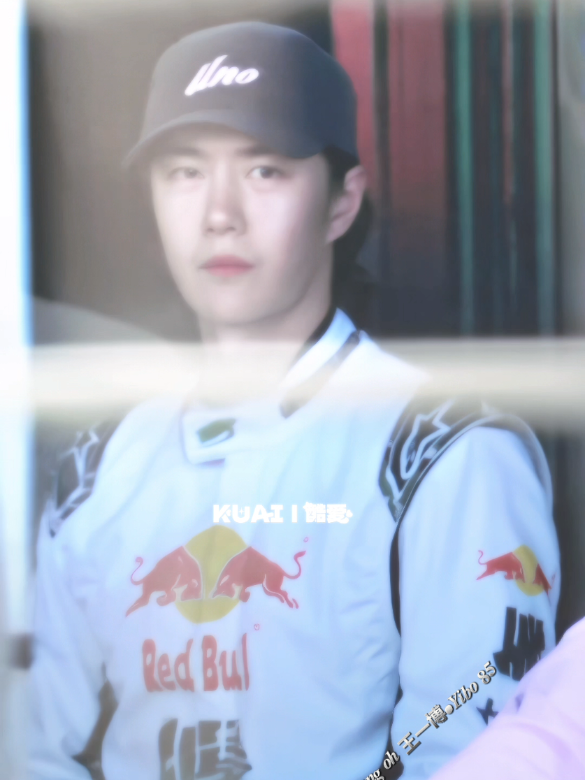 @𝑻𝑨𝑵𝑮 𝑶𝑯 王一博•𝒀𝑰𝑩𝑶𝟖𝟓
