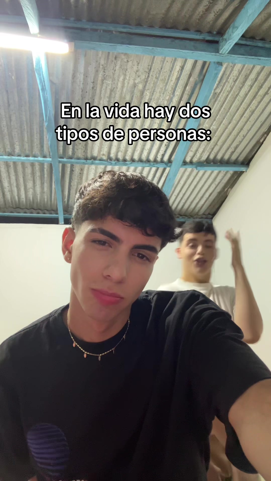 @Martínez