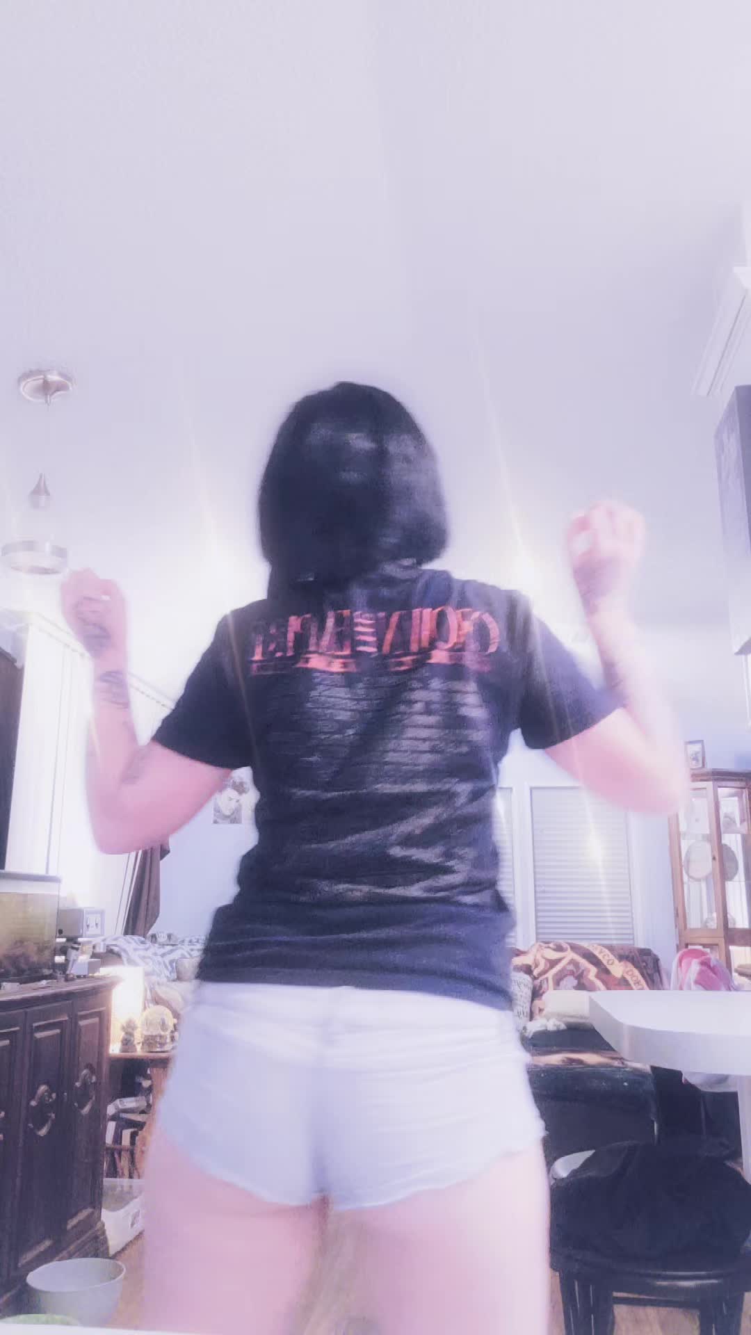 @Devine_Foxi