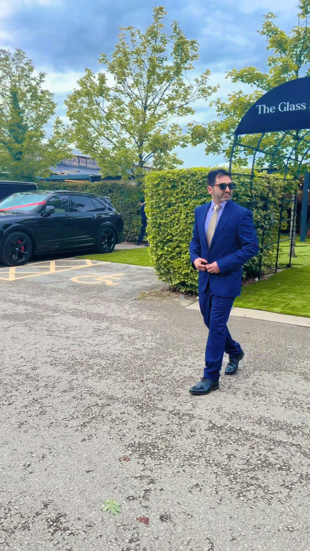 @Mohsin RaZa 🇵🇰🇬🇧