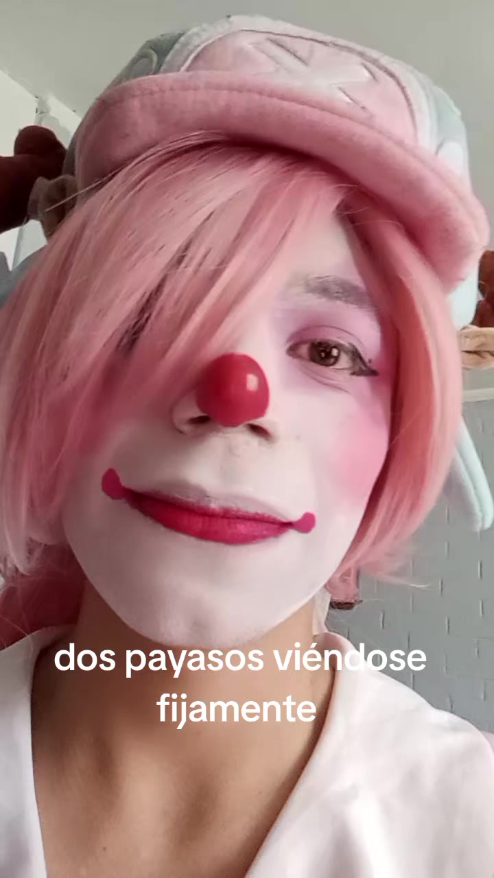 @Dafne the clowngirl