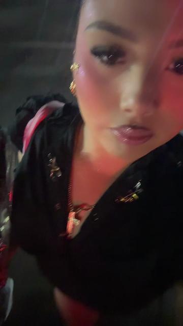 @neliiirose