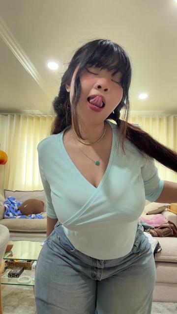@VivienneJeslyn