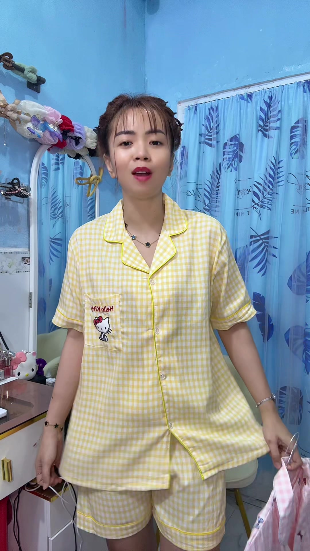 @Em Cẩm N&egrave;