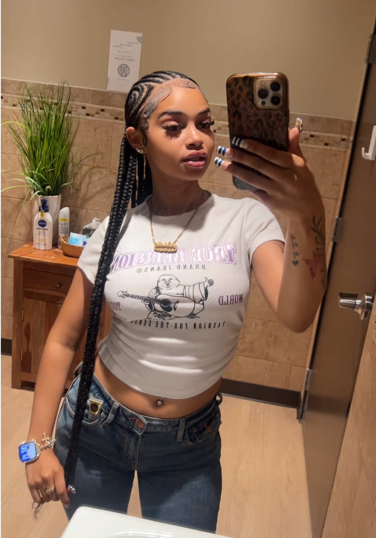 @Niki🧞♀️