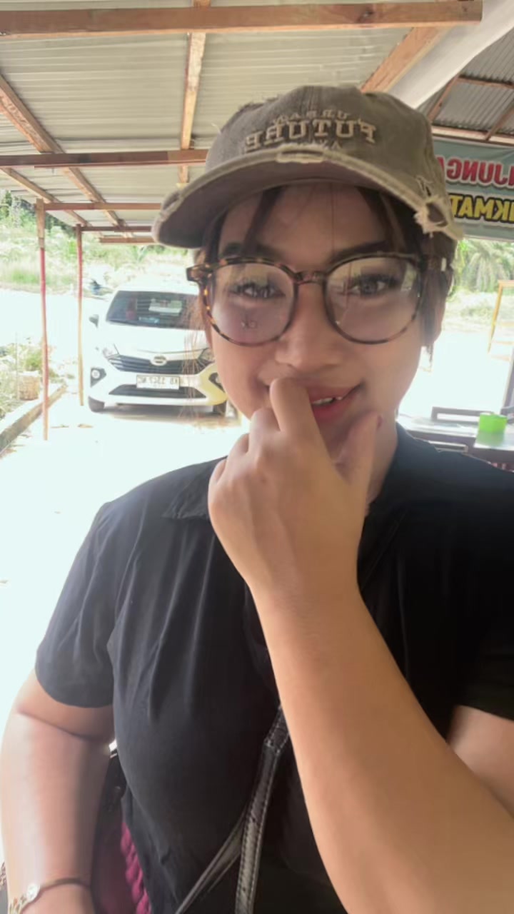 @julia frinella sari