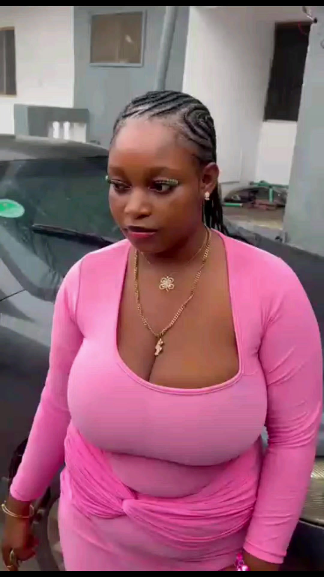 @busty baddie 🥰💃