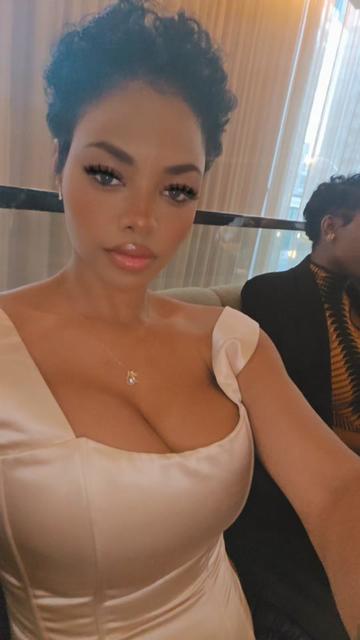 @chrissycandid