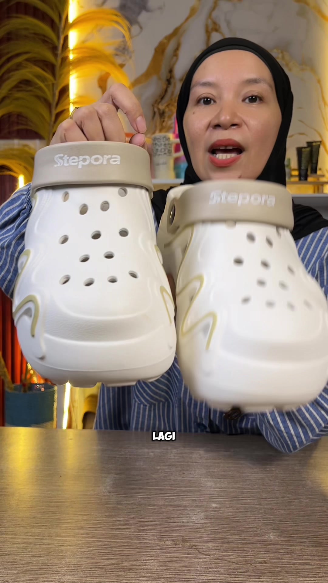 @LELI si paling TAS dan SANDAL
