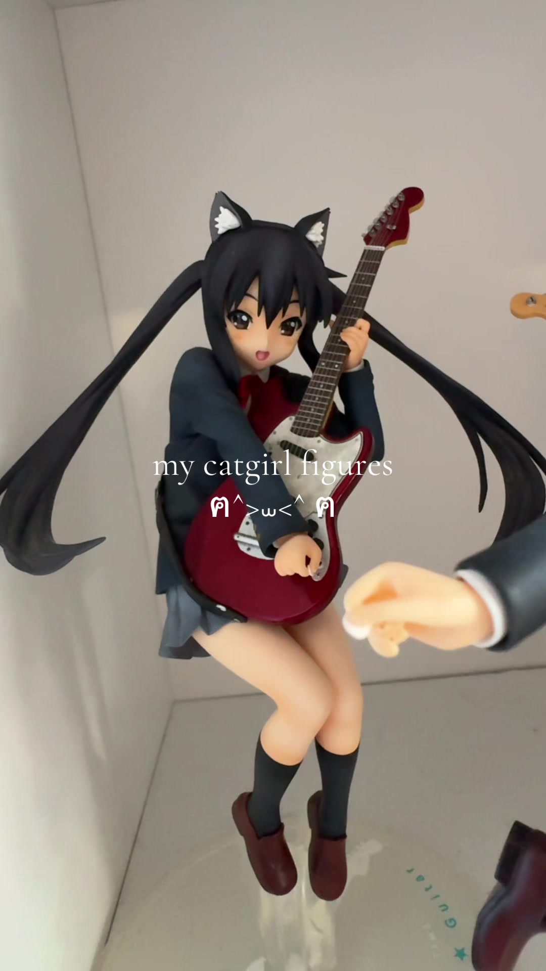 @tay ≽(-˕ - ≼マ