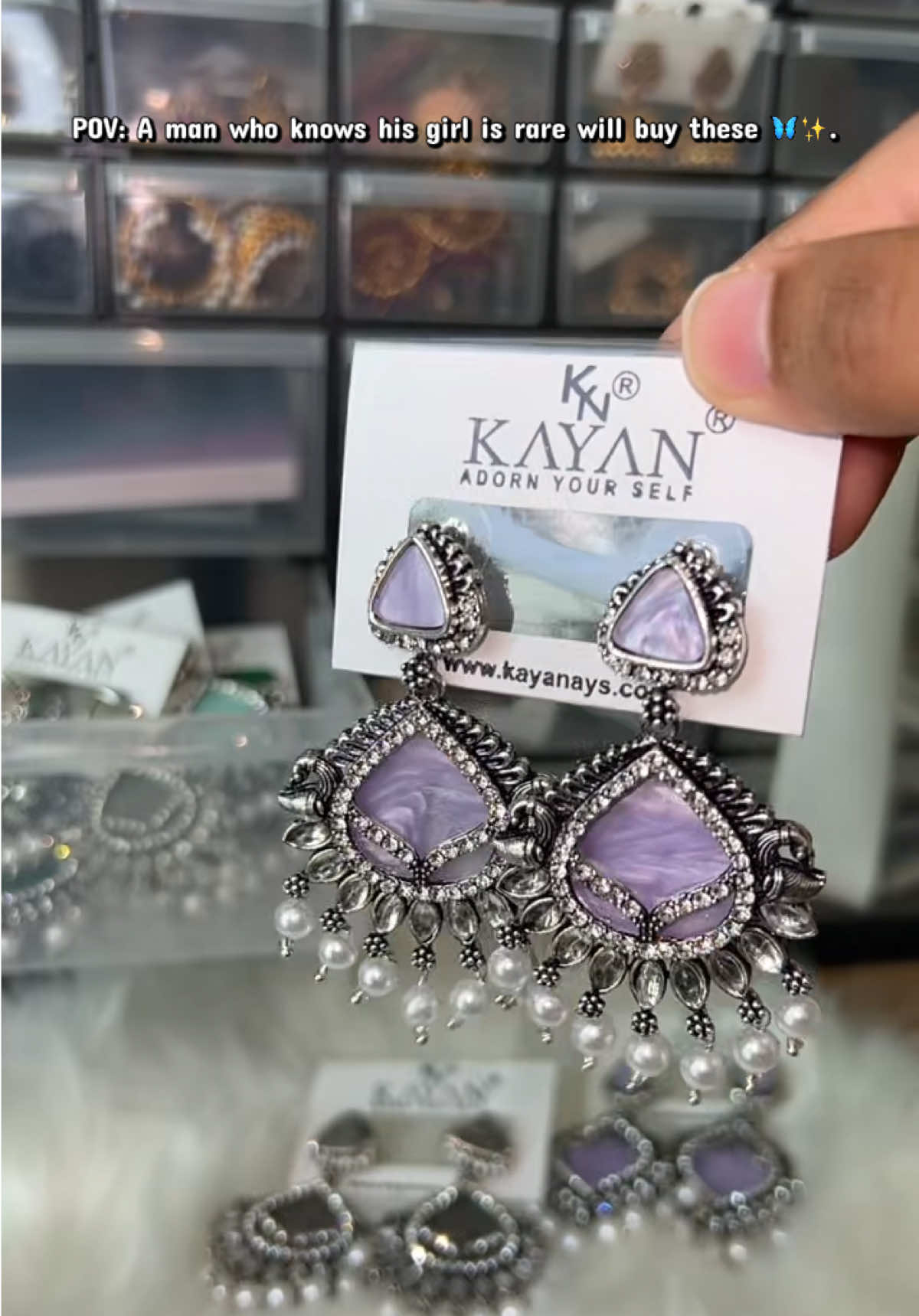 @Jewelsbyshax_