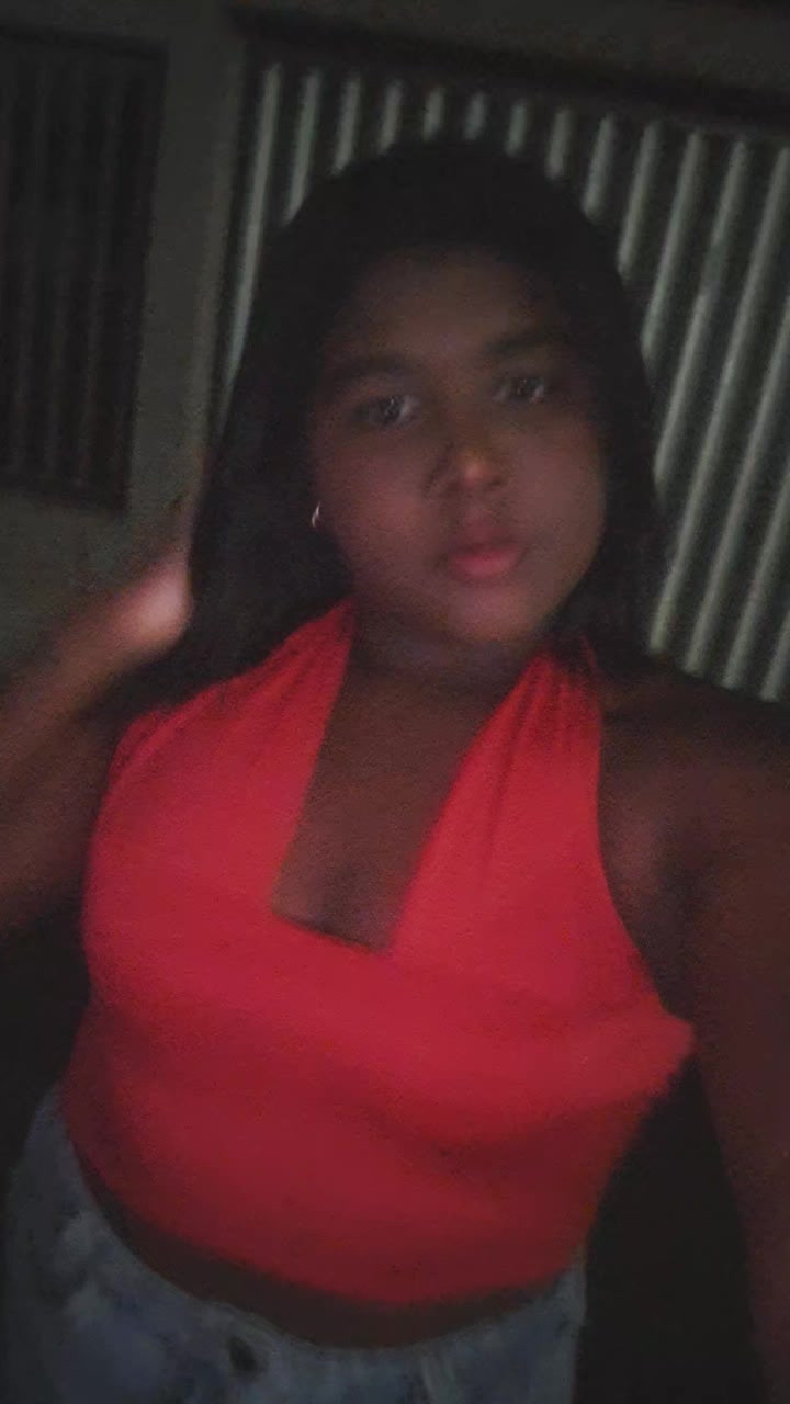 @L&iacute;via Crispim