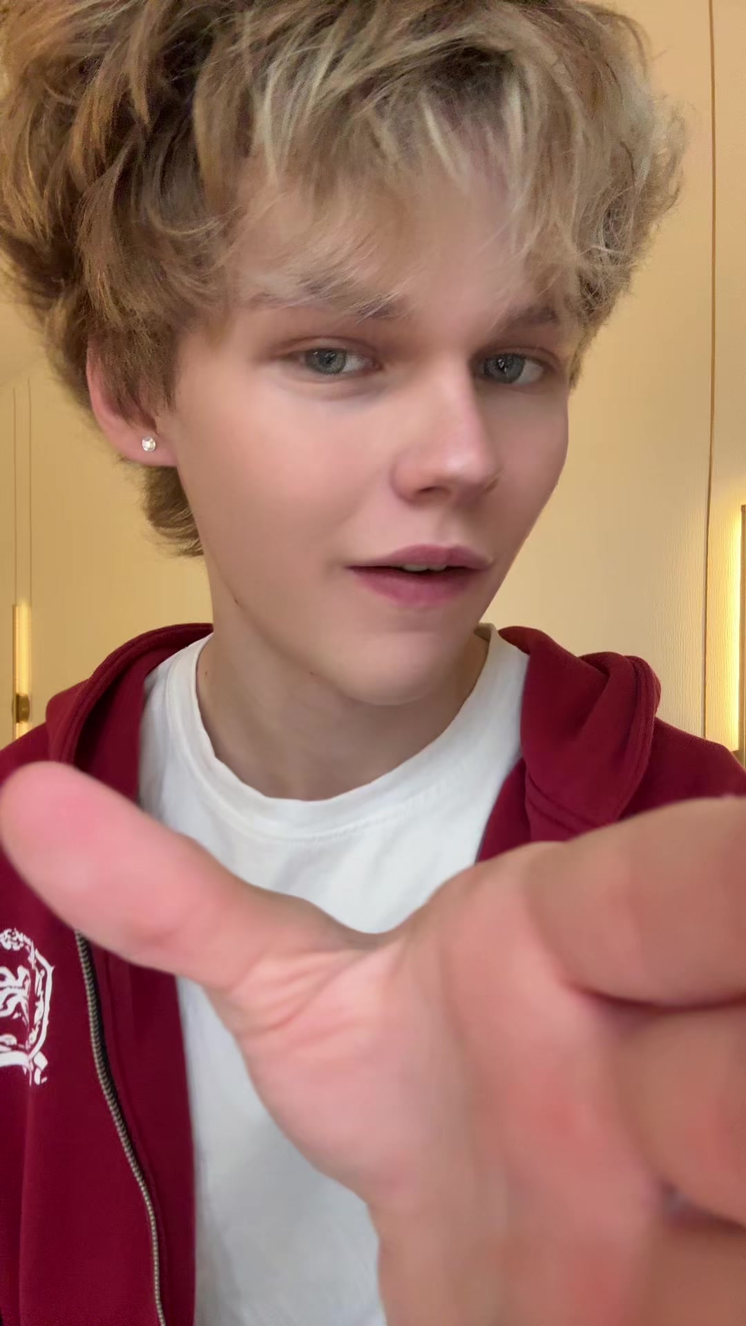 @HOLLIKLIN