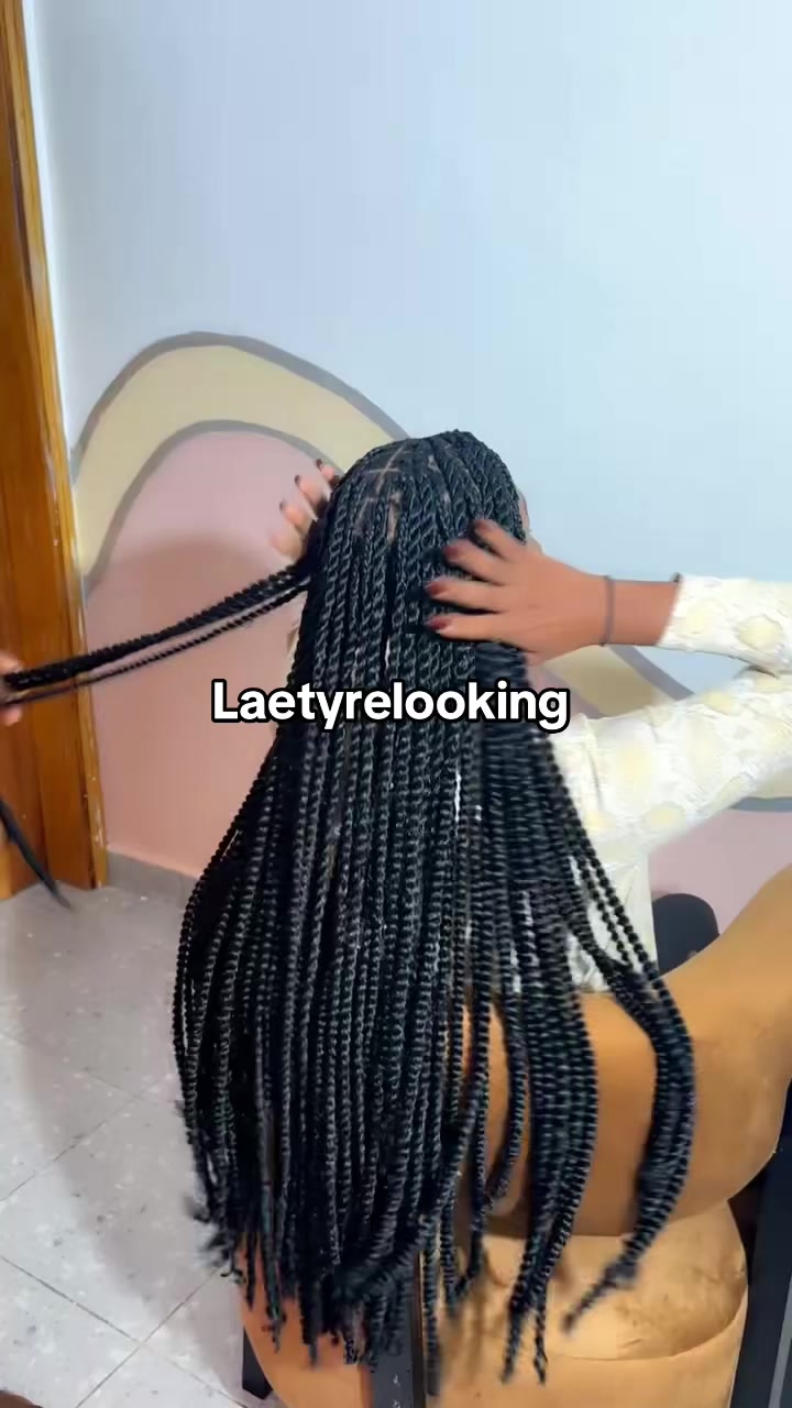 @laetyrelooking2