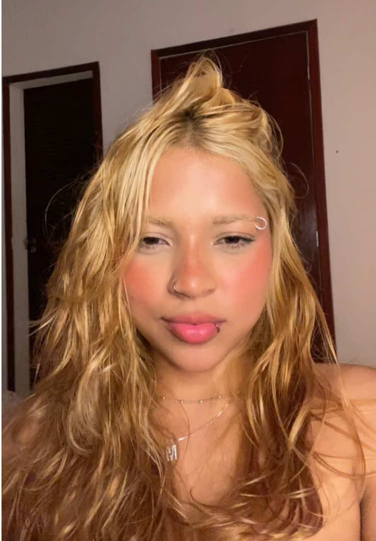 @mchelynz