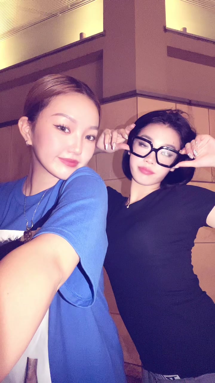 @やーの