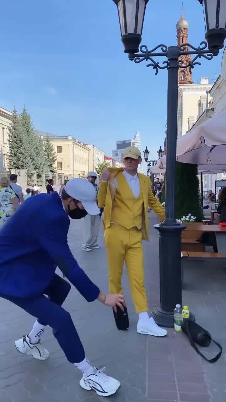 @Shufflone