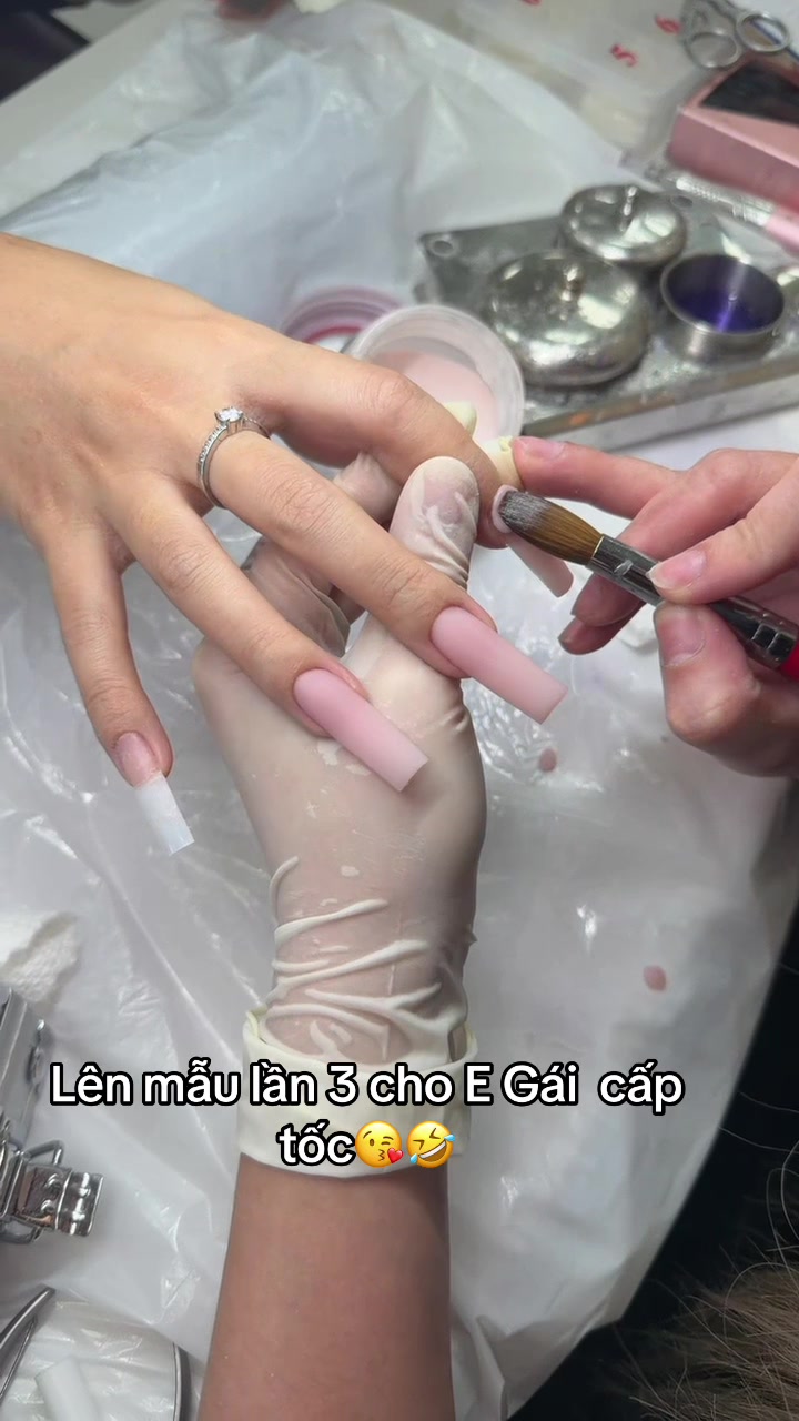 @KimmieNails🇻🇳&hearts;️🇨🇦Tấu H&agrave;i😜