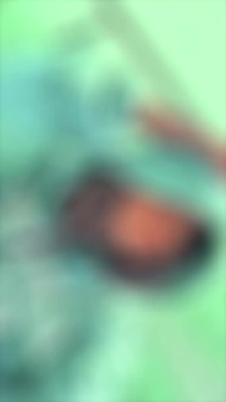 @<33