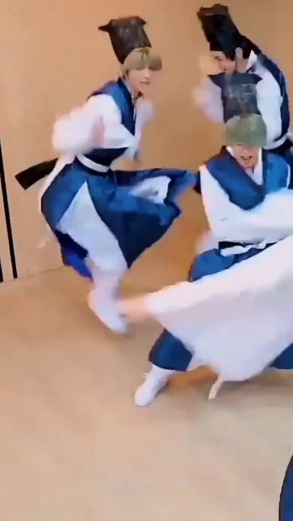 @투바투𖧵✶✜⁵