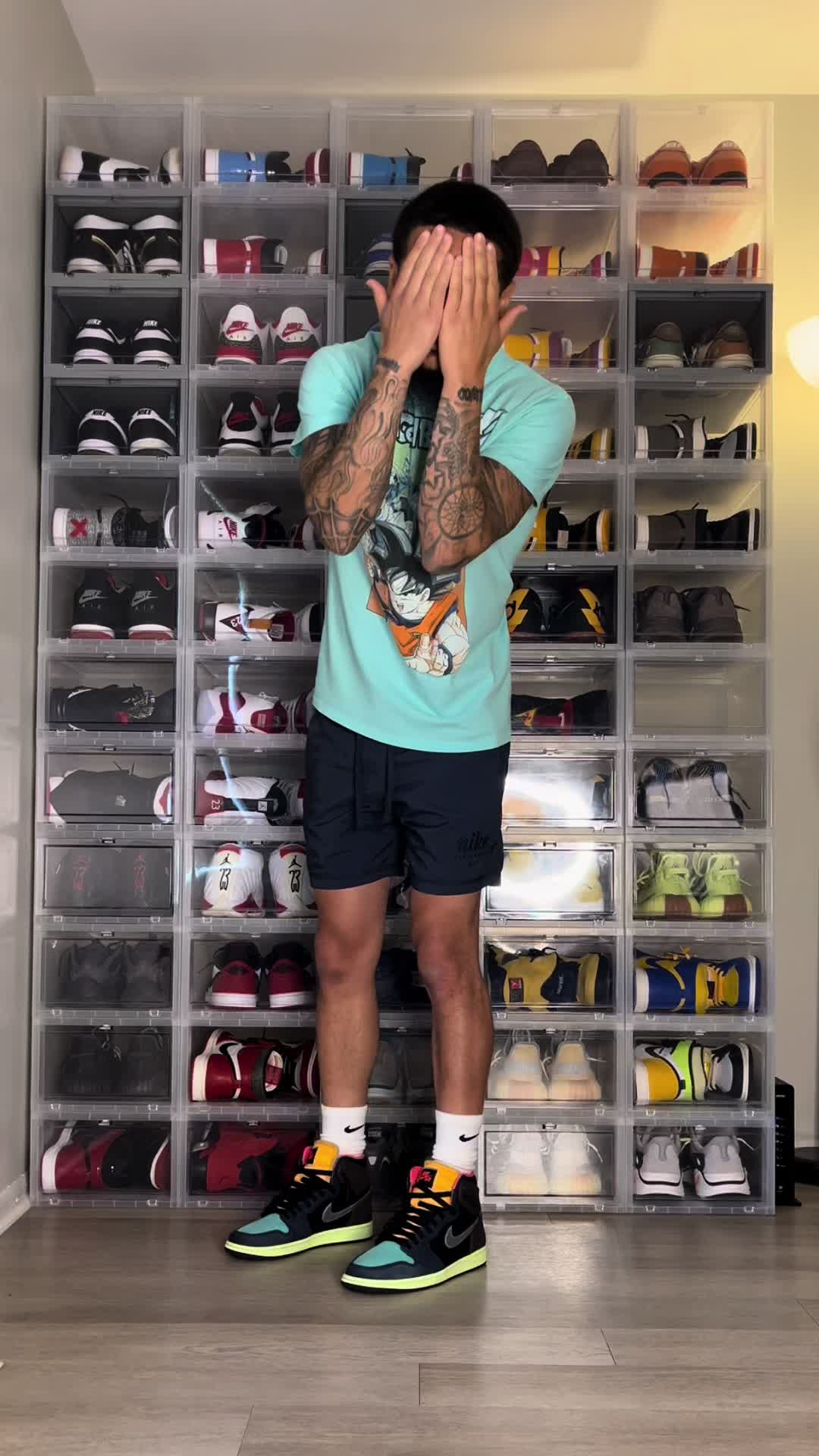 @MrSneakerWall