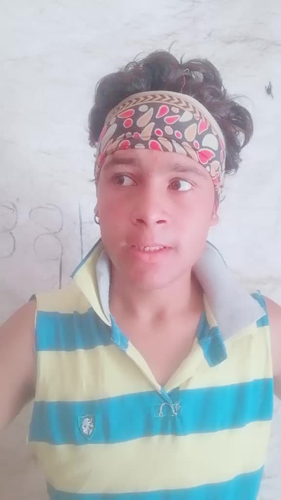 @Aap ka filam hero 😎